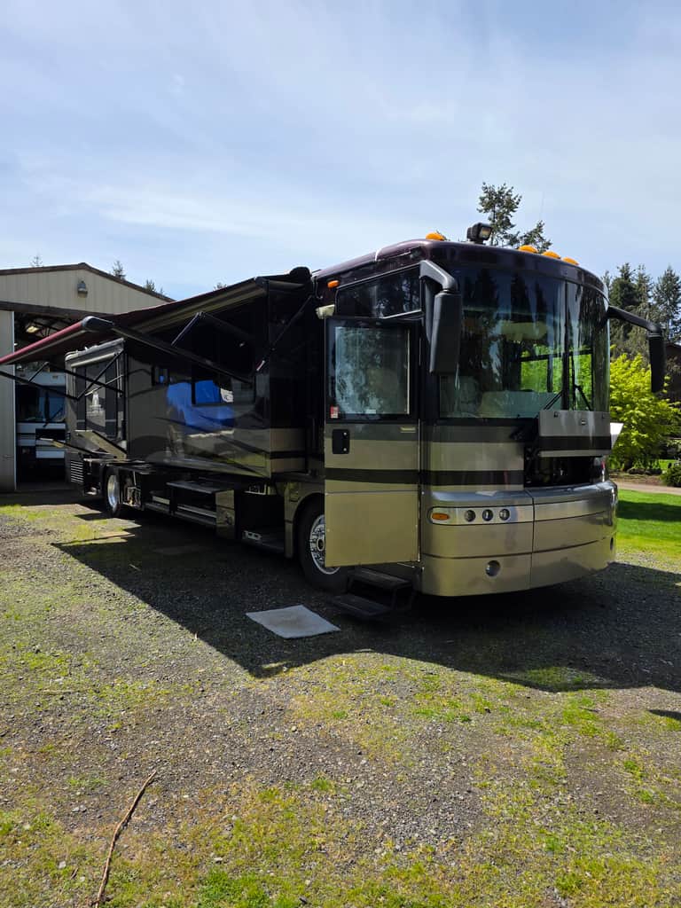 2004 Winnebago Ultimate Freedom 40KD featured photo
