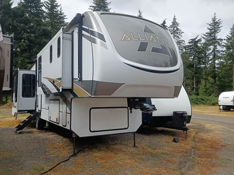 2022 Alliance Paradigm 370FB featured photo